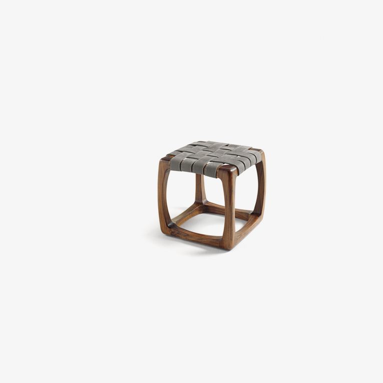 https://riva1920.progettidemo.com/prodotto/bungalow-stool-2/