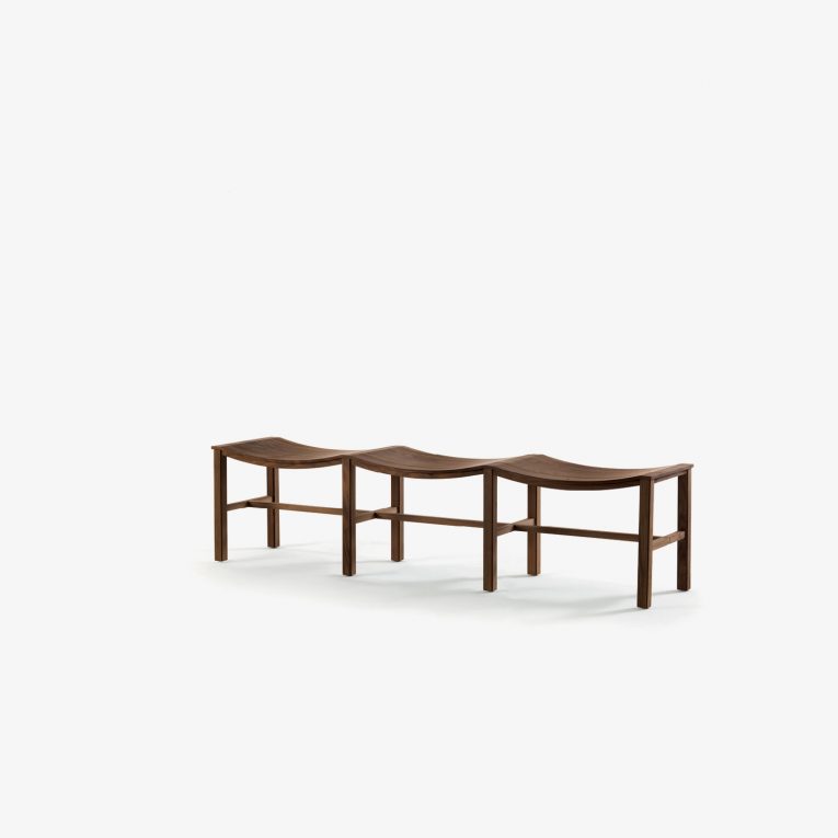 Per immagine: Piazza Scala bench in solid wood
