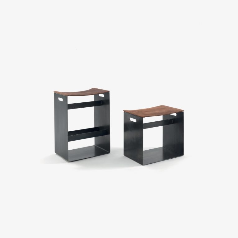 Stool with iron structure with seat upholstered in leather Utah