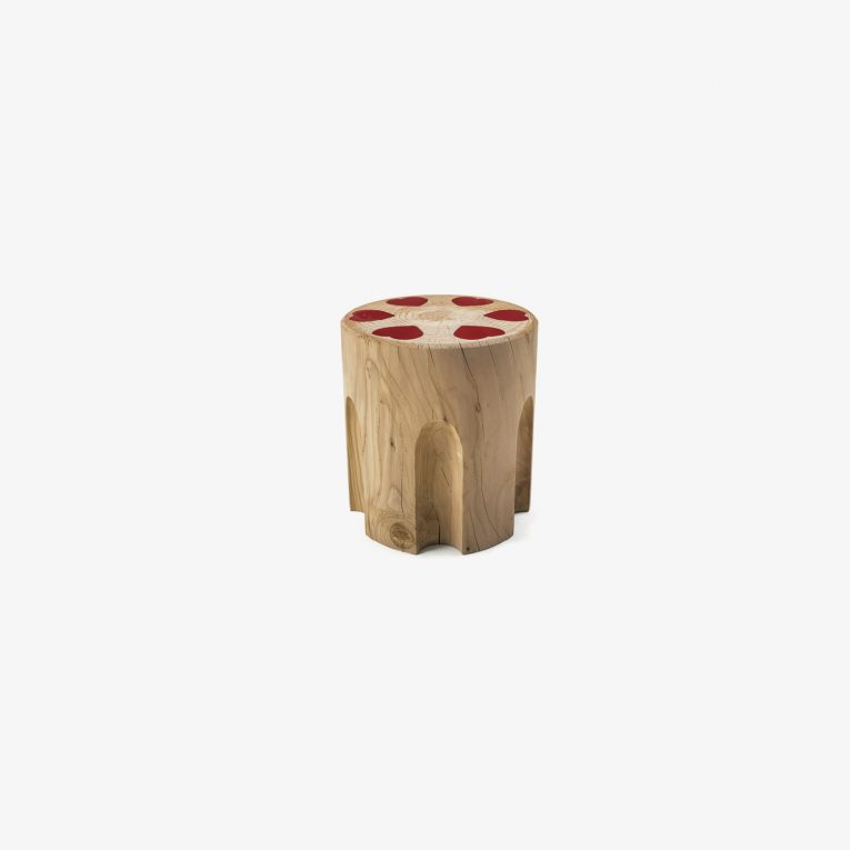Sparacuori stool in scented cedar