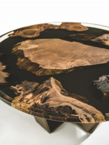 handgefertigter Tisch aus Kauriholz