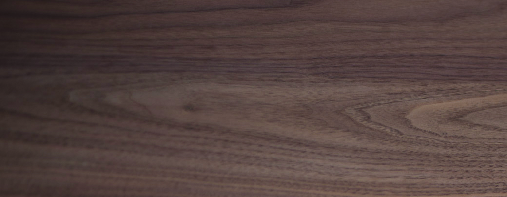 L1 – Tischlerplatte mit Walnussfurnier